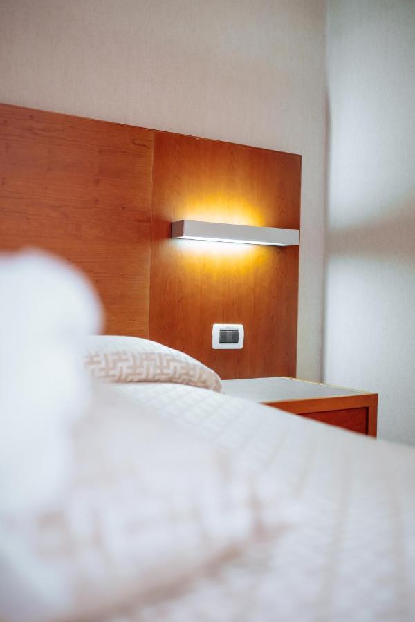 Hotel Amico Чита' Сант'Анджело Екстериор снимка