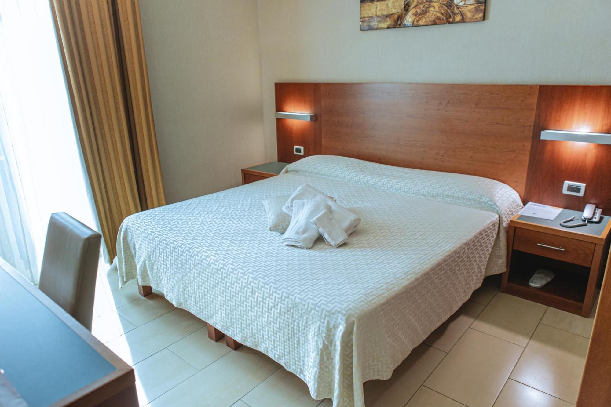 Hotel Amico Чита' Сант'Анджело Екстериор снимка