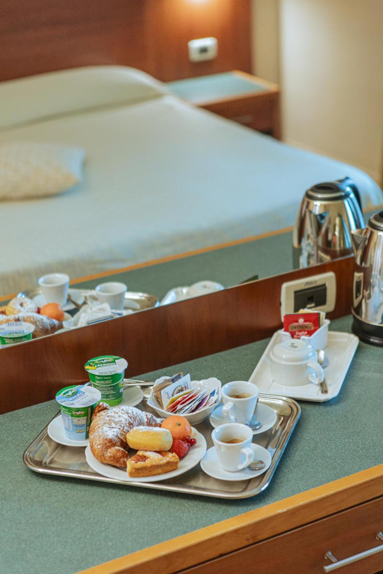 Hotel Amico Чита' Сант'Анджело Екстериор снимка